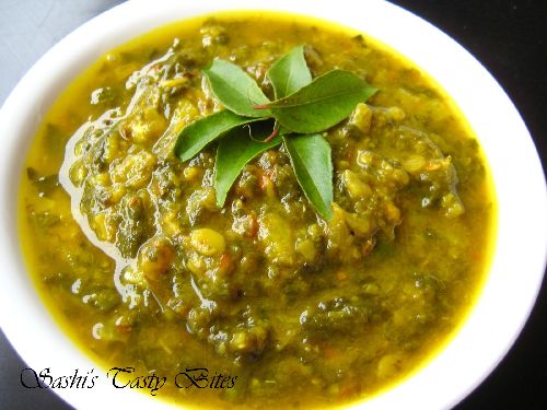 Spinach Dhal Gravy / Paruppu Keerai Kulambu