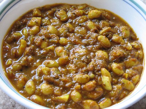 Mochakottai Kuzhambu / Val beans Gravy